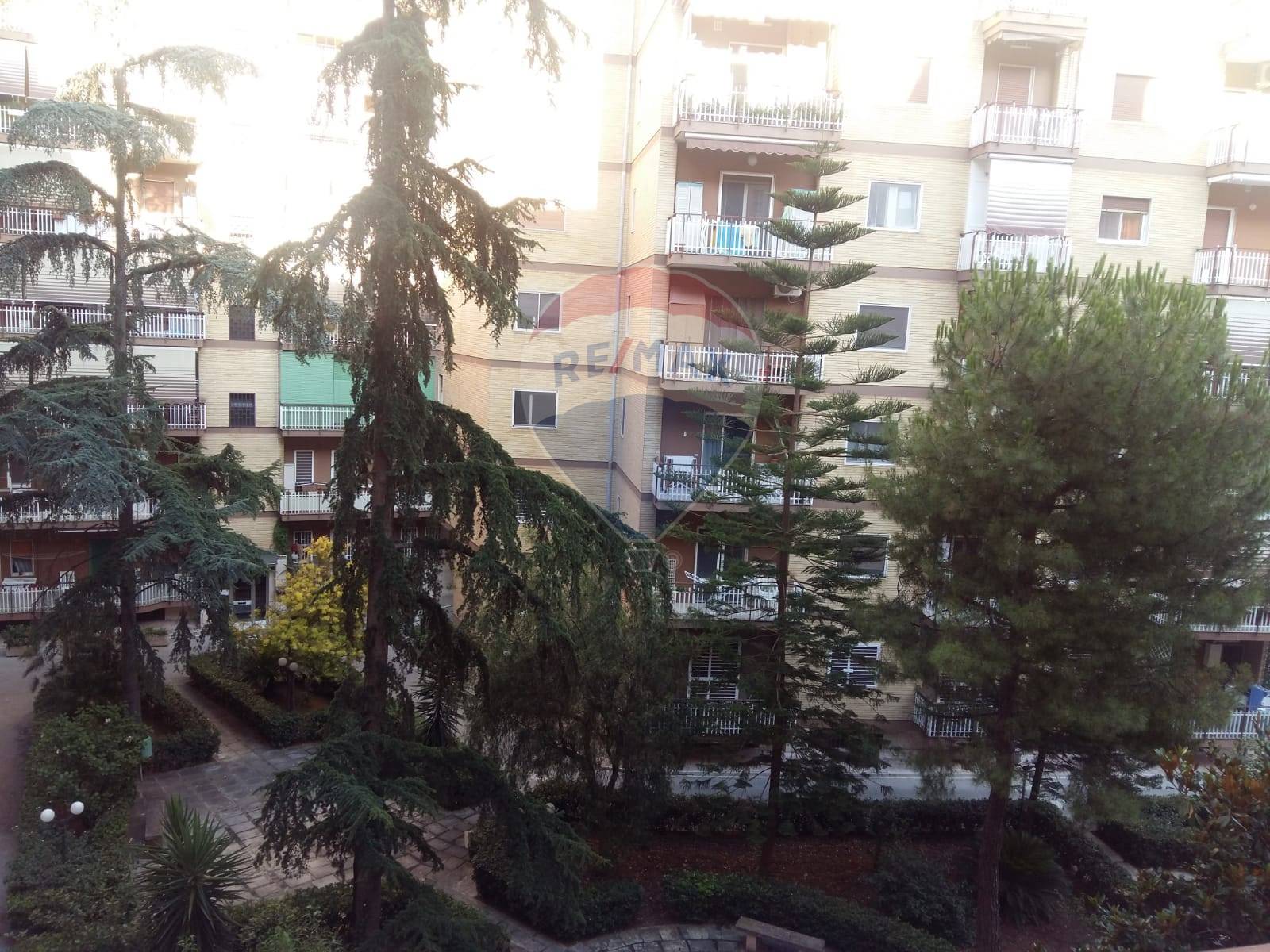 Appartamento di  4 vani /175 mq  a Bari - Poggiofranco (zona Poggiofranco)