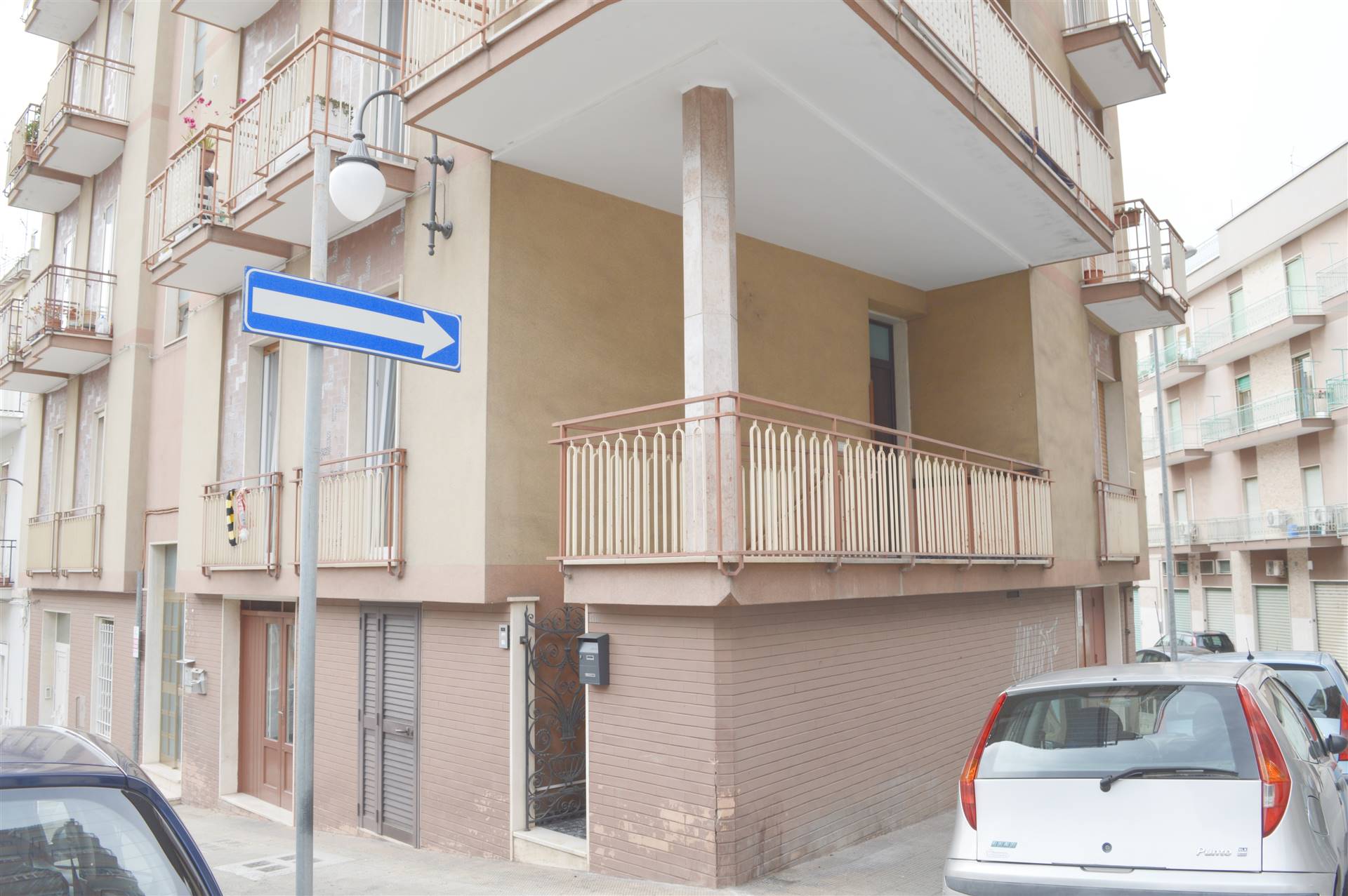 Appartamento di  3 vani /83 mq  a Putignano (zona SEMI CENTRALE)